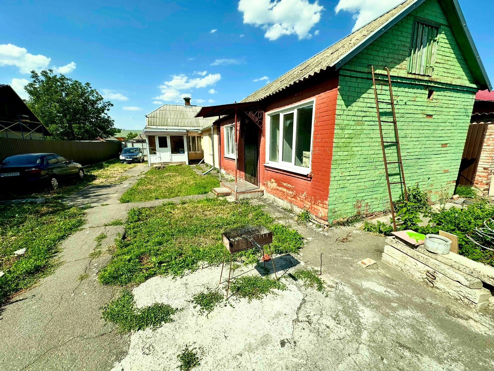 Будинок в центрі міста,  участок
