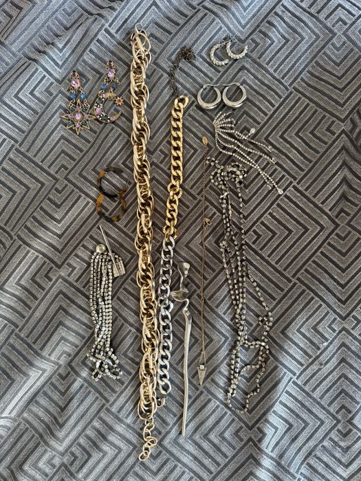 Лот прикрас безкоштовно