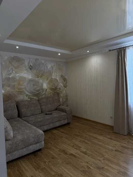 просторий будинок 228 м² з цокольним поверхом та  ділянкою 23 сотки