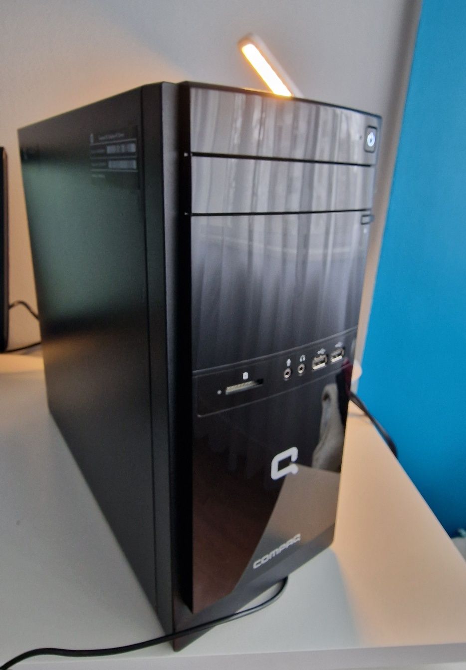 Desktop completo AMD E1 6010 com AMD Radeon R2 \8GB\128GB\WIN 10