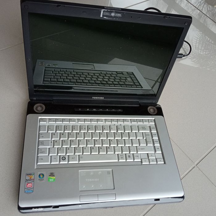 Laptop Toshiba satelite A210 128 z zasilaczem