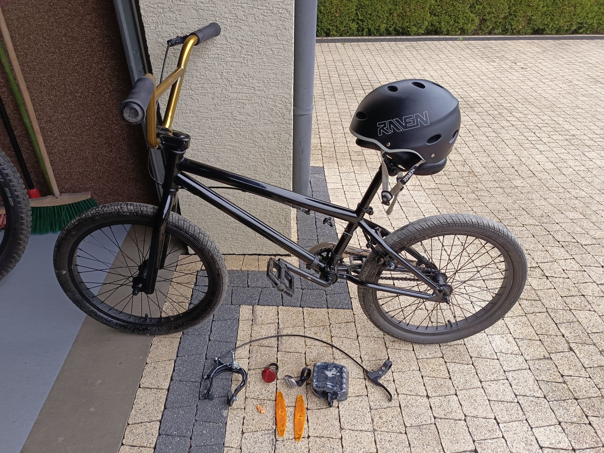 BMX Mongoose L10 BLK20 czarny + dodatki.