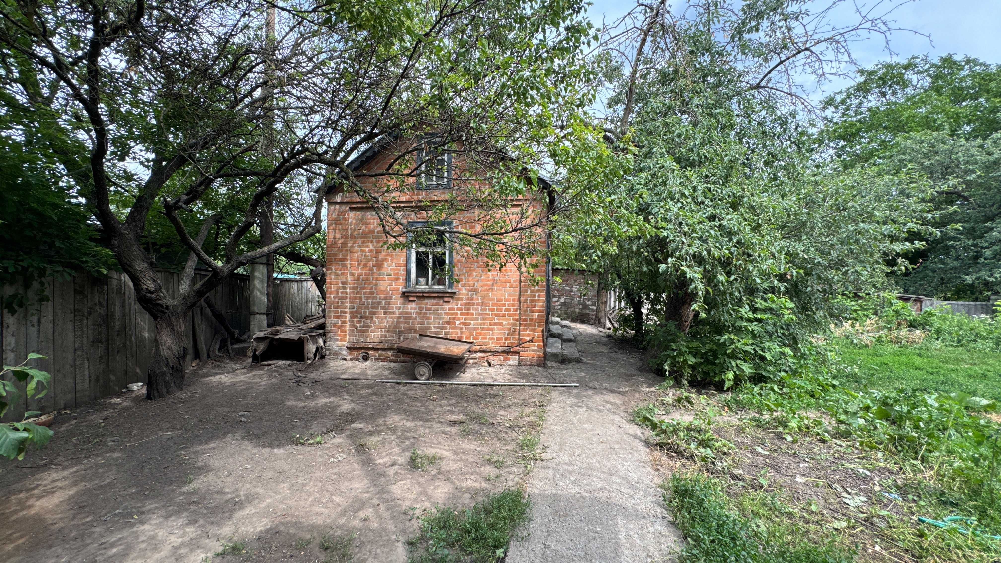 Продається добротний будинок. Від центру міста 4 км. Код №16683