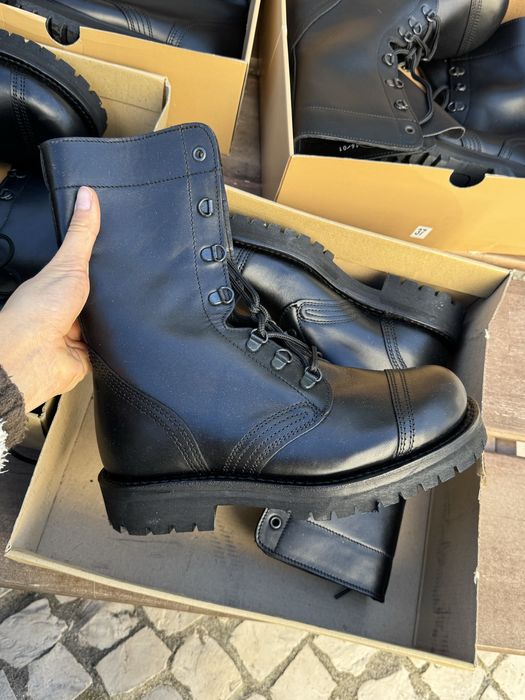 Botas pretas militar