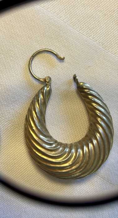 Brincos em ouro? Foram-me oferecidos por uma avó ha uns 40 anos.