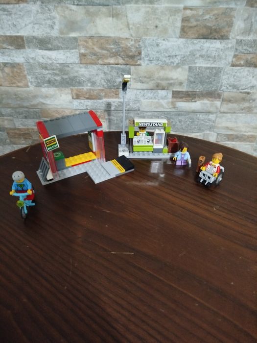 LEGO City 60154 Bus Station