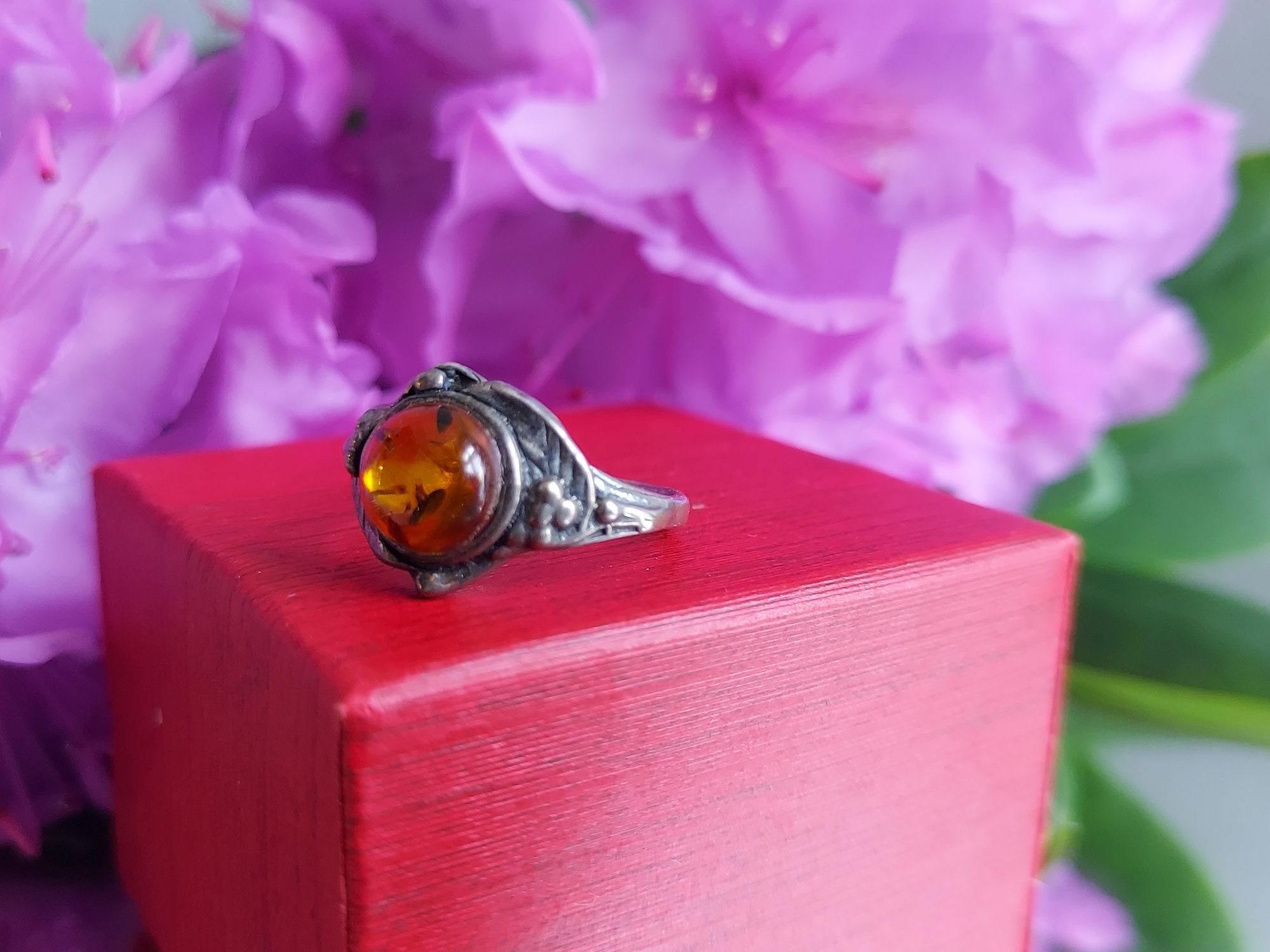 Piękny pierścionek z bursztynem Cepelia G5 Srebro 925 waga 2.2g