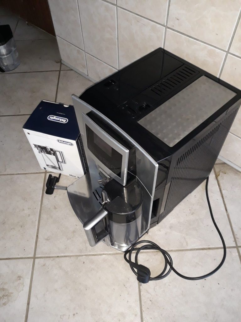 Sprzedam ekspres De'Longhi Esam 5600