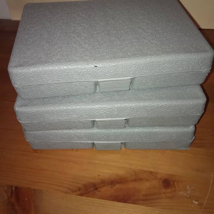 Caixa de 12 brocas redondas para serrar buracos de madeira