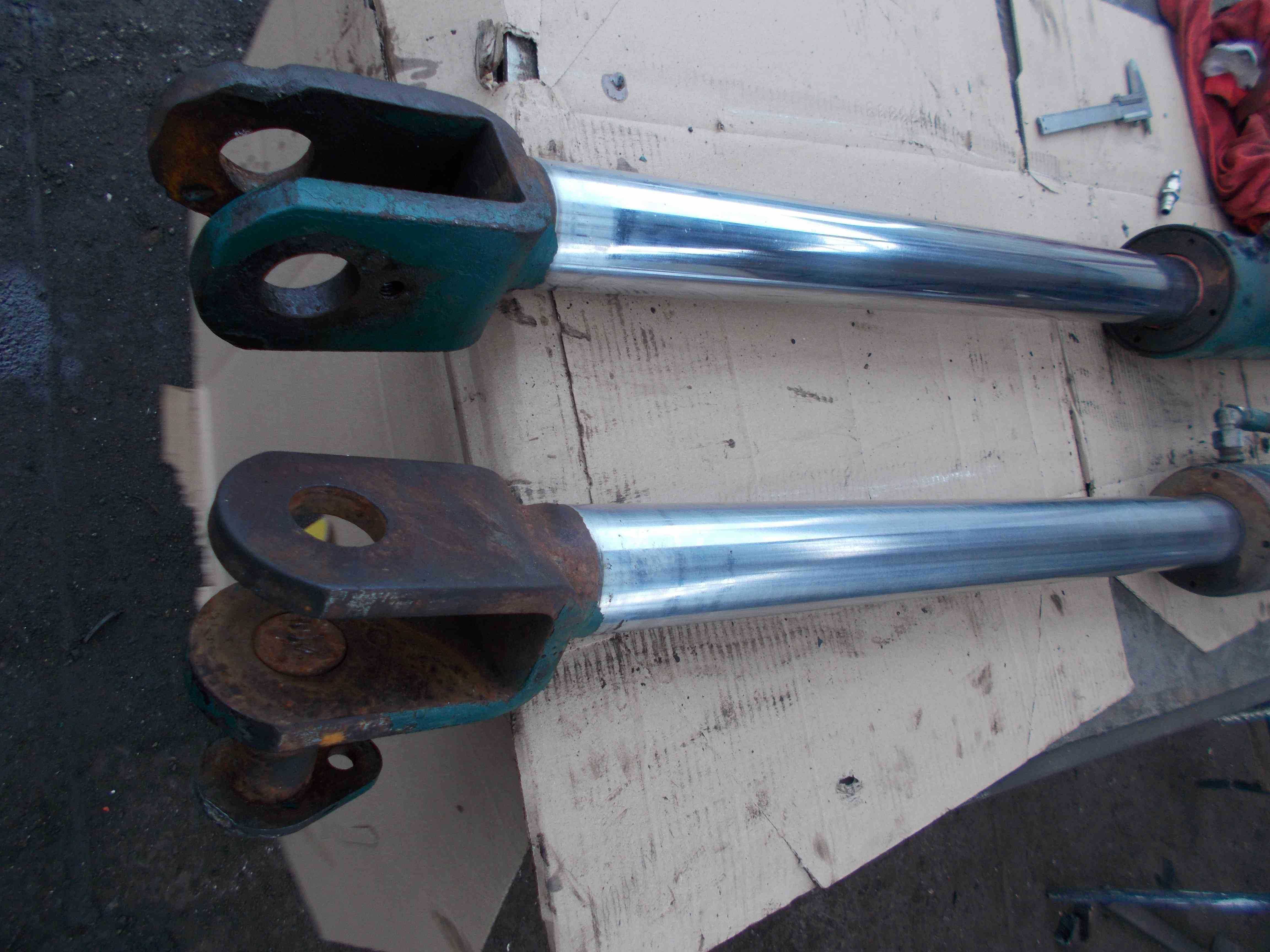 Siłownik hydrauliczny dwustronnego działania 163cm rozłożony