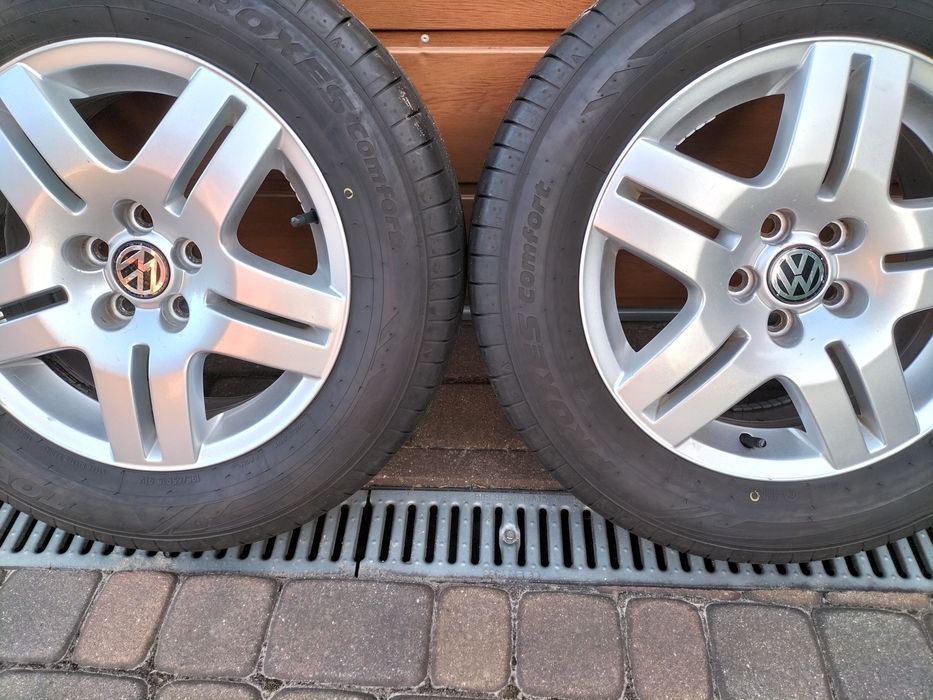Komplet felg aluminiowych z oponami letnimi do VW Golfa 4