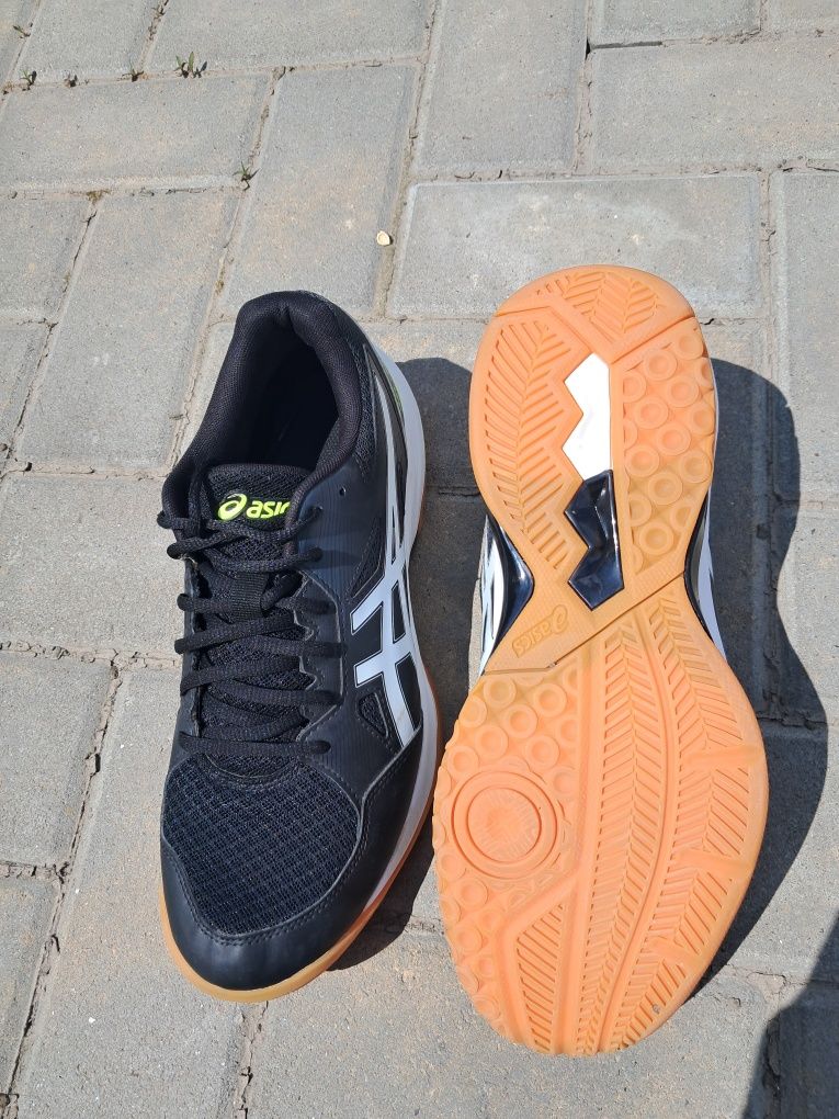 Продам кросівки Asics Gel Task 3