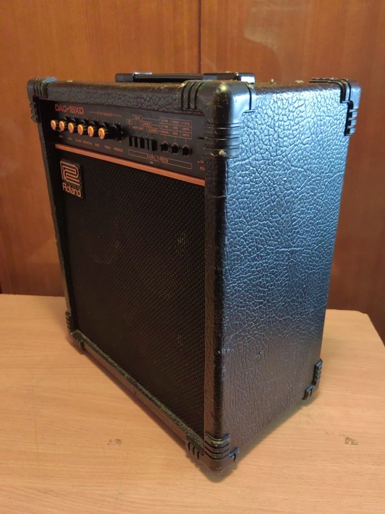 Wzmacniacz gitarowy typu combo Roland DAC-15XD