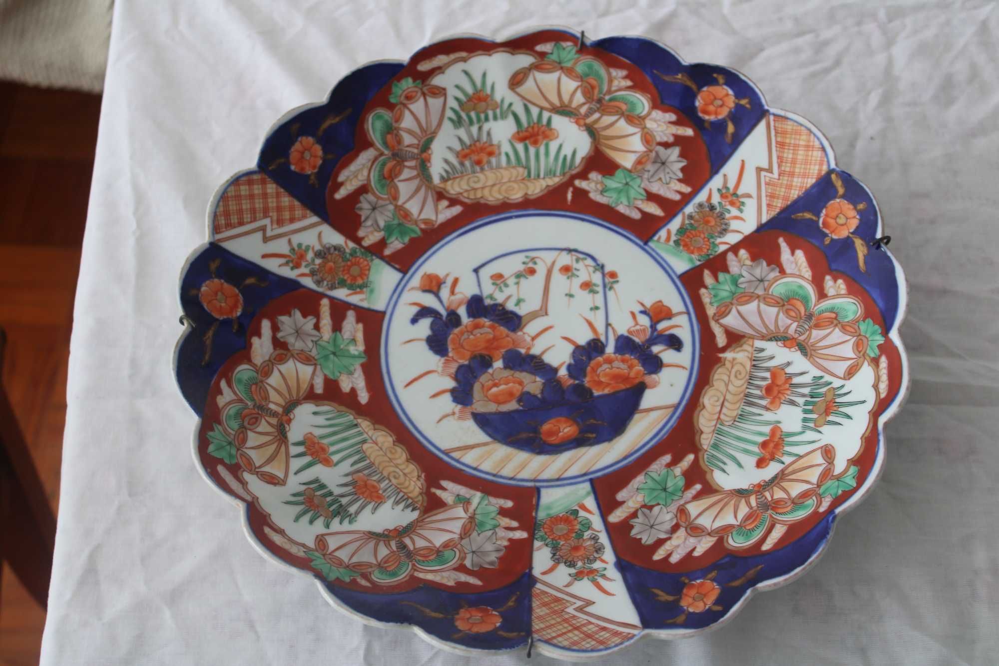 Prato grande, companhia das Índias, Imari, seculo XVlll, com 33,7 cm