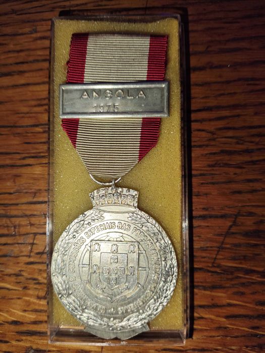 Medalha Comemorativa  Campanhas e Comissões de Serviços Especiais 1975