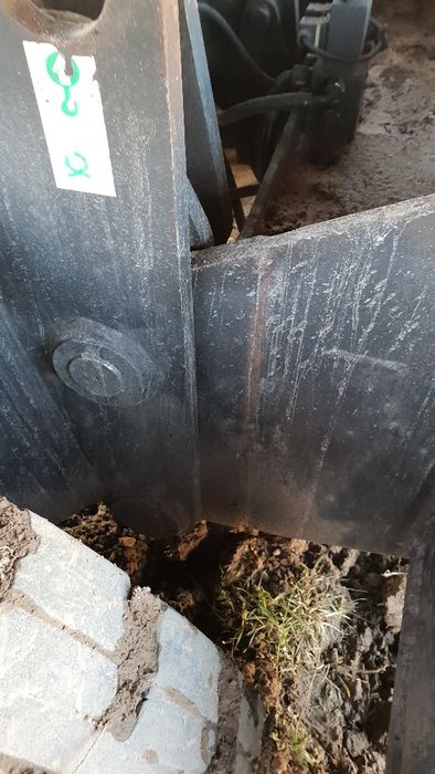 koparka przeładunkowa cat m318 , m320 łapy podpory stopy komplet