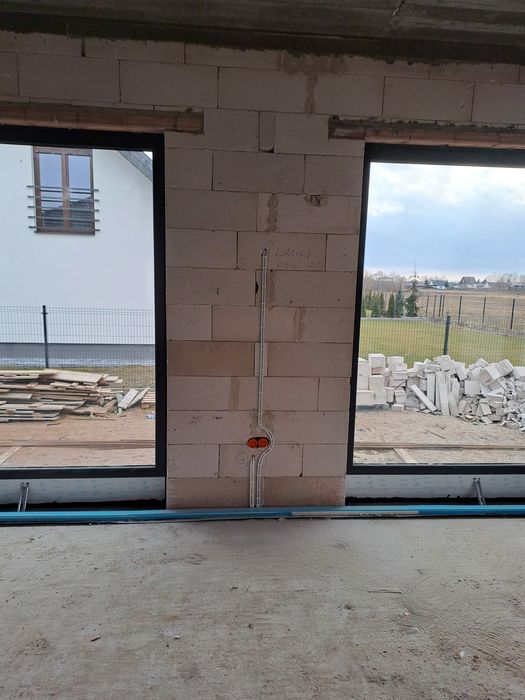 Usługi elektryczne – KinMar Construction | Profesjonalny elektryk