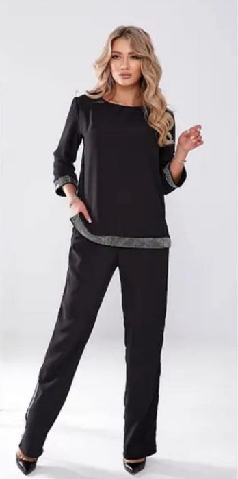 Святковий чорний костюм камінчиками