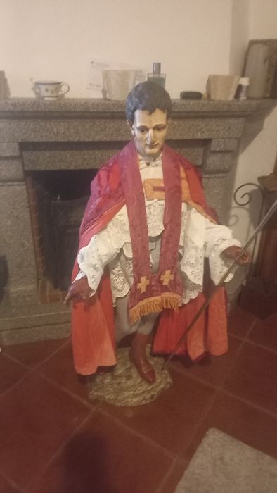 Arte sacra  imagem de roca em madeira