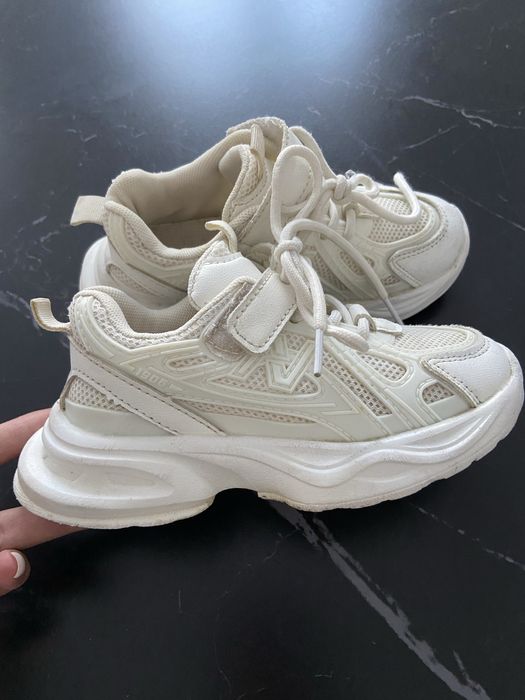 Продам кросівки для дівчинки