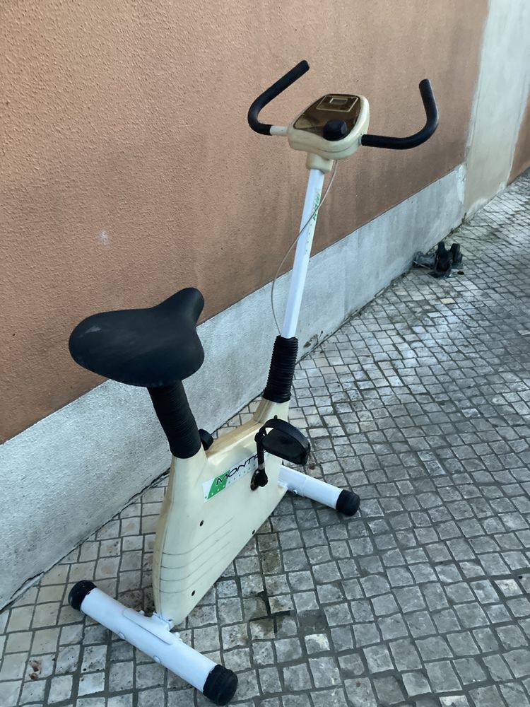 Bicicleta estática em bom estado