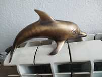 Figura de golfinho em estanho.