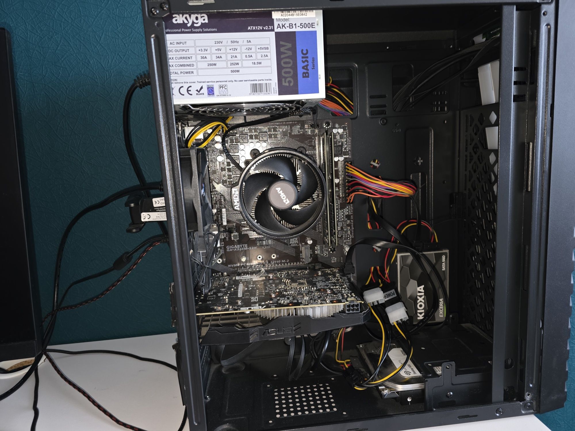 Komputer z nowym monitorem z głosnikami. Ryzen 5, GTX, 16gb ram, ssd +