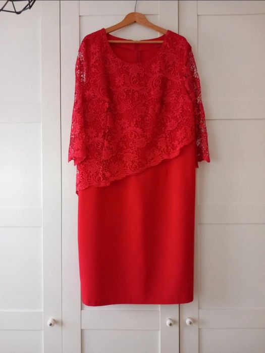 Sukienka z koronką w kolorze czerwonym
