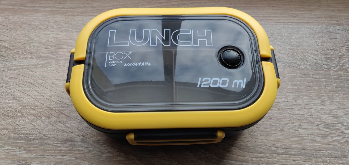Lunchbox ze sztućcami granatowo żółty