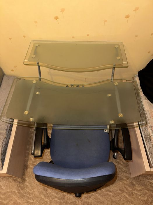 Продам компьютерный стол + стул