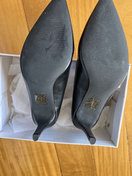Sapato preto salto novo