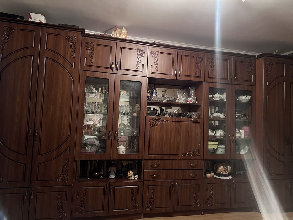 Стінка в гостьову кімнату