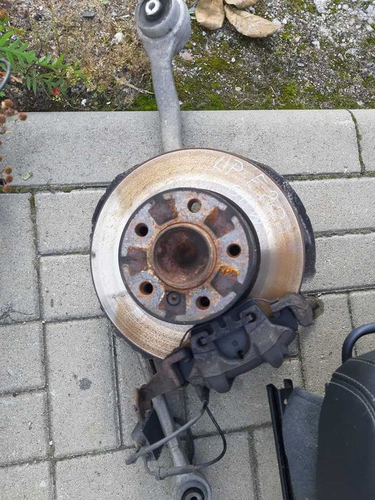 BMW F20 F21 1.6 turbo zwrotnica lewy przód komplet