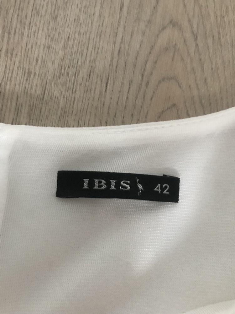 Rozpinana biała elegancka sukienka IBIS 42