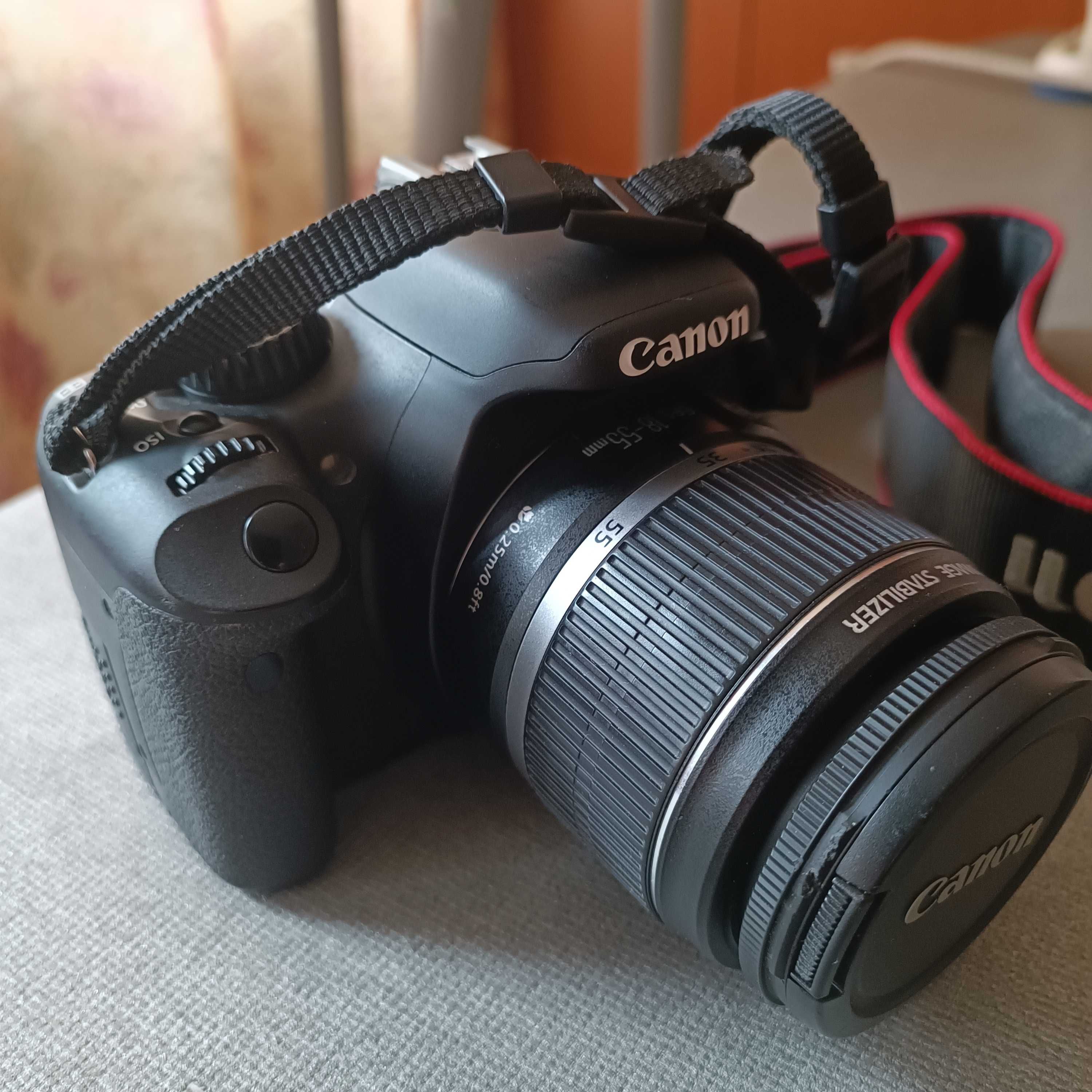 Фотоапарат дзеркальний Canon 550D + 18-55 IS