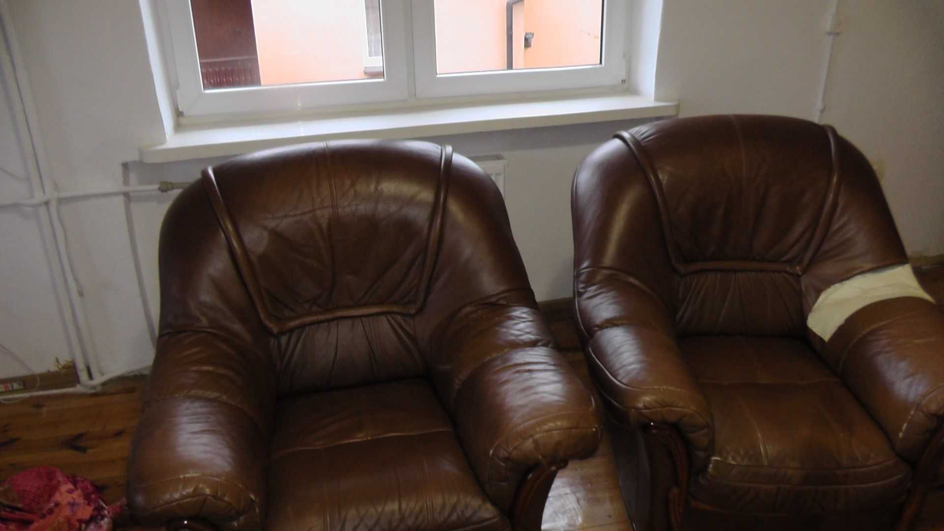 Fotele skórzane w odcieniu brązu
