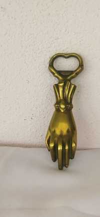 Открывалка бронзовая.Женская рука с браслетом.13х4 см.Франция