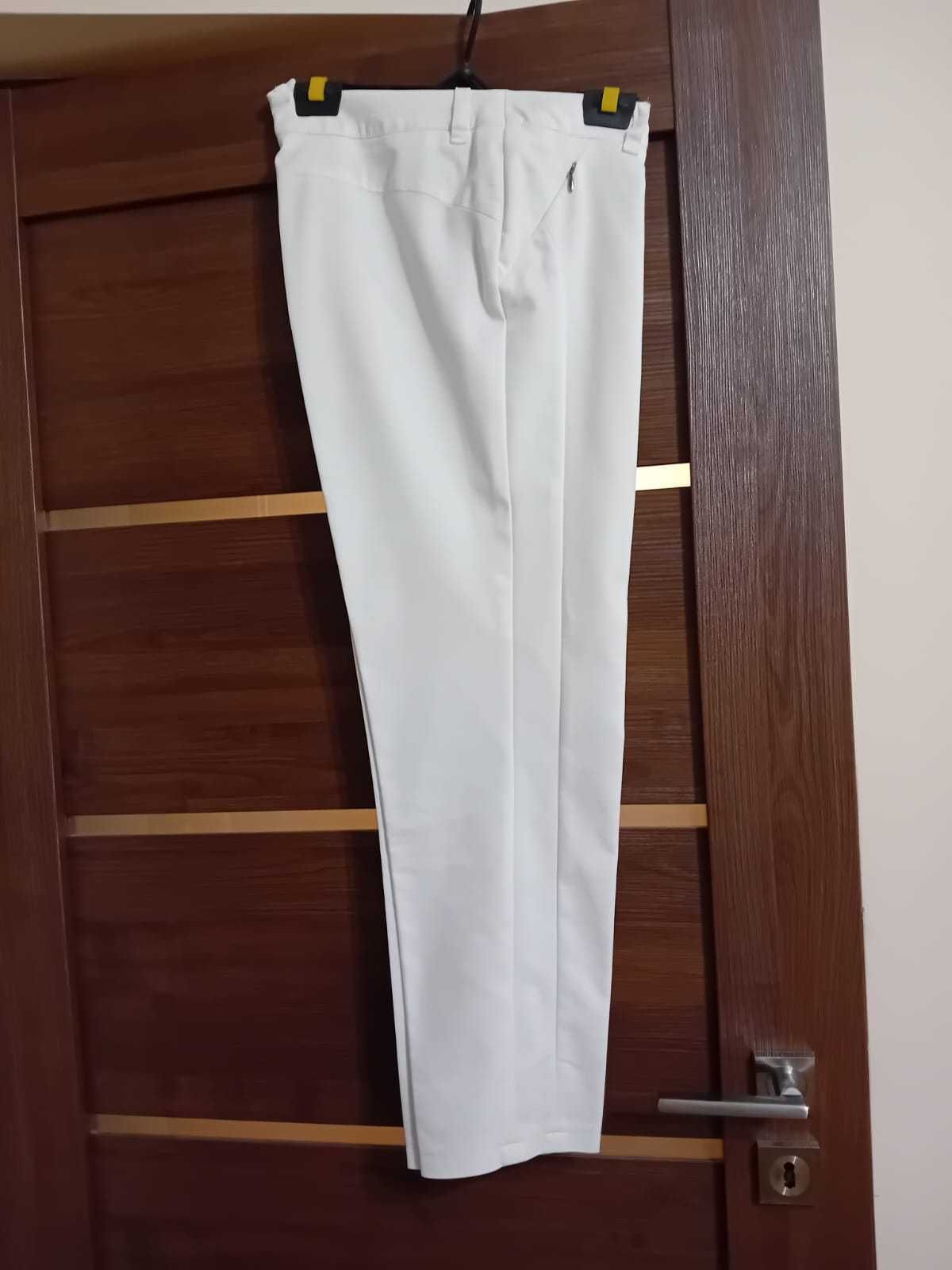 Białe spodnie cygaretki