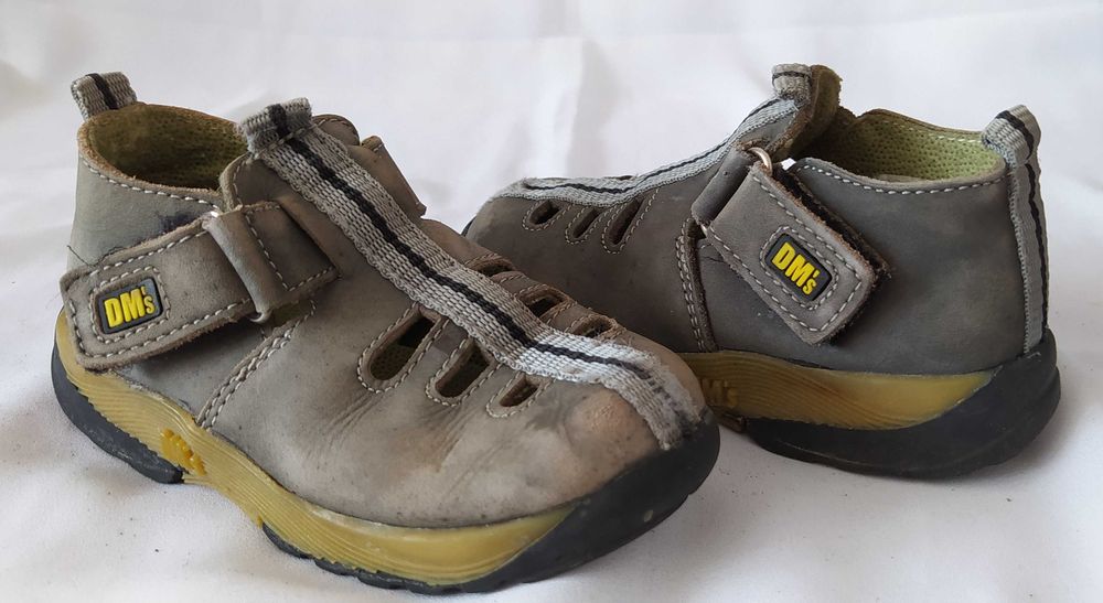 Buty dziecięce – DM’s – sandały