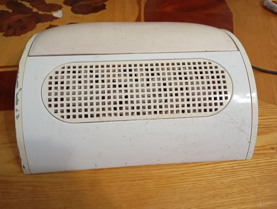 Вытяжка для маникюра на две руки, 858-5.б.у рабочая

Вытяжка (пылесос)