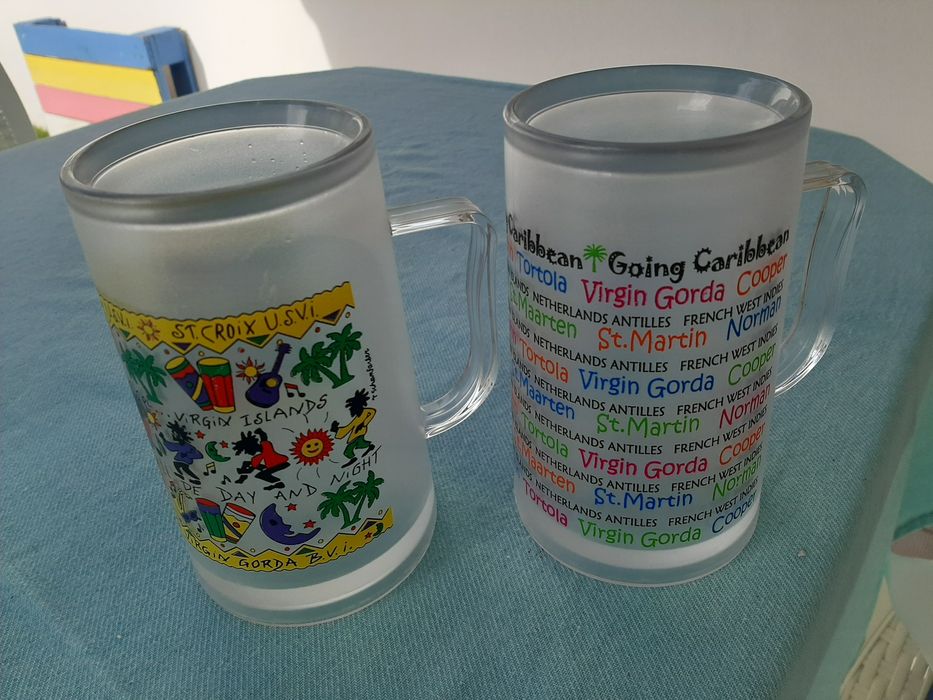 Canecas em acrilico e louça