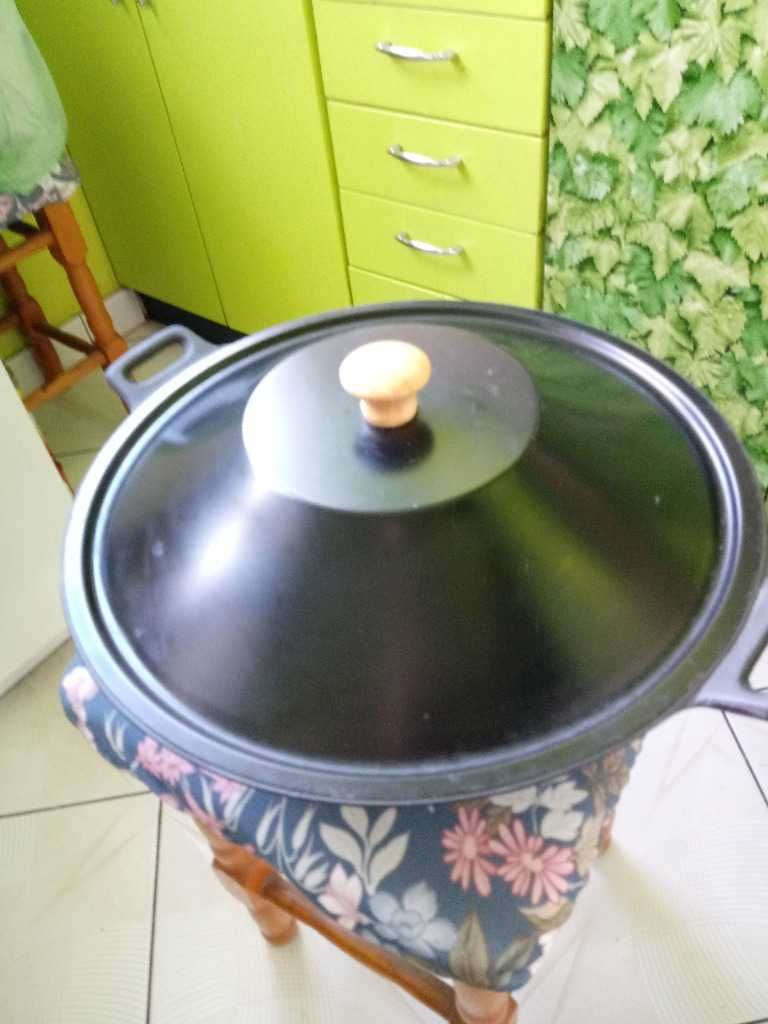 Wok żeliwny Fi 37 cm z rusztem i pokrywą