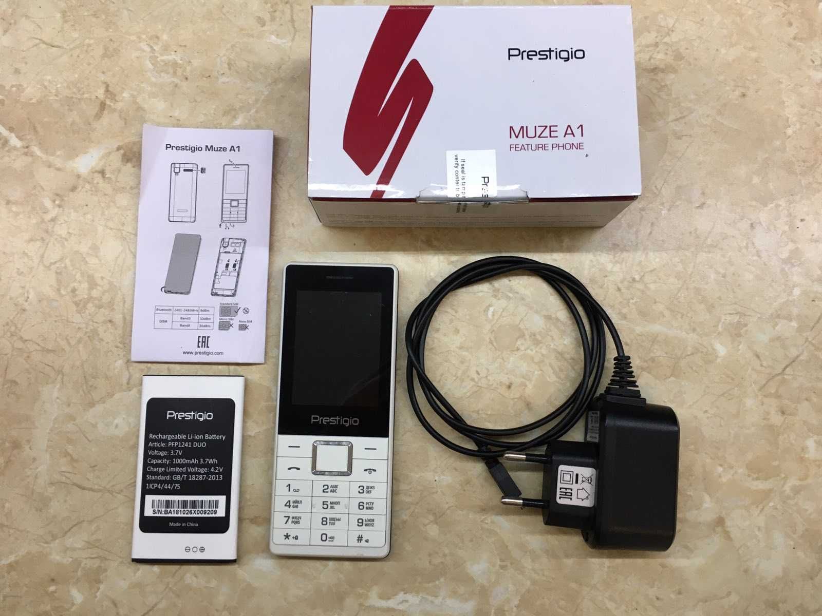 Кнопочный мобильный телефон на 2 SIM с камерой Prestigio Muze A1 white