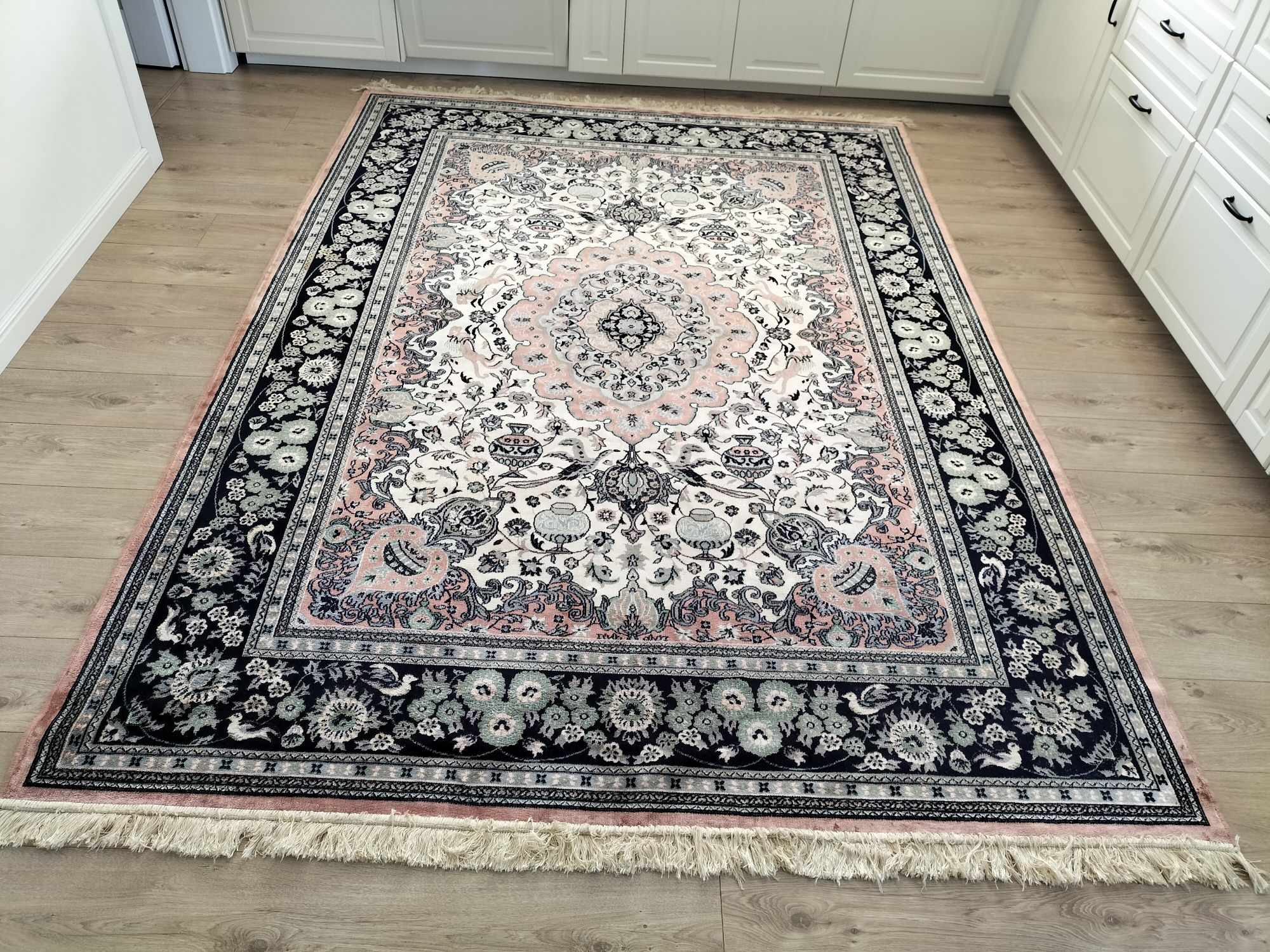 Piękny Jedwabny maszynowo tkany dywan Kashmar 200x290cm.