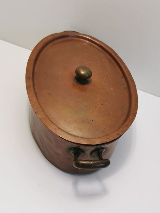 Miedziany francuski  garnek z pokrywą. Zapiekane. Antyk. KOLEKCJE