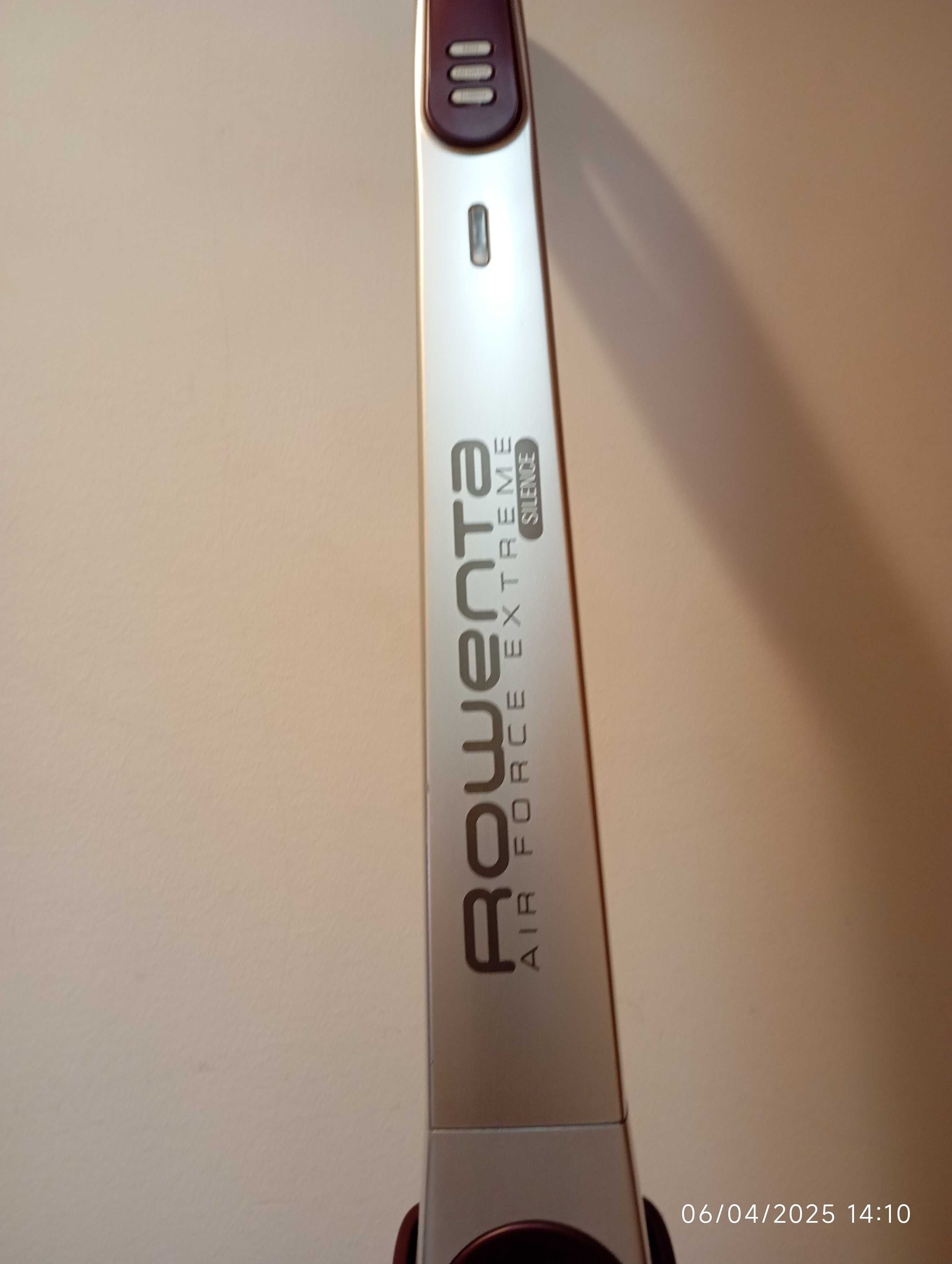 Aspirador vertical Rowenta Air Force Extreme Silence