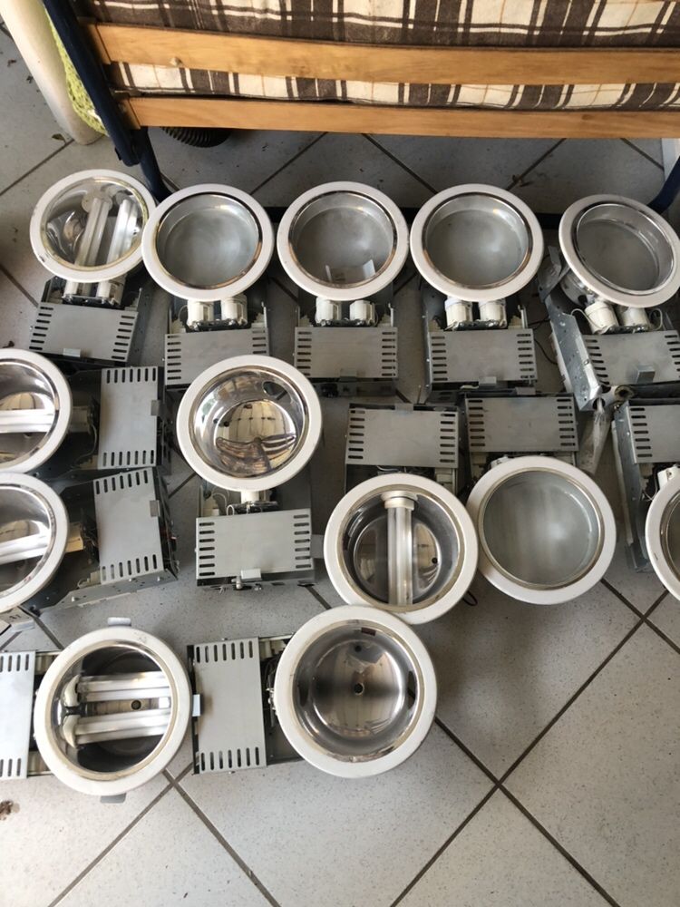 Lampy sufitowe na mini świetlówki