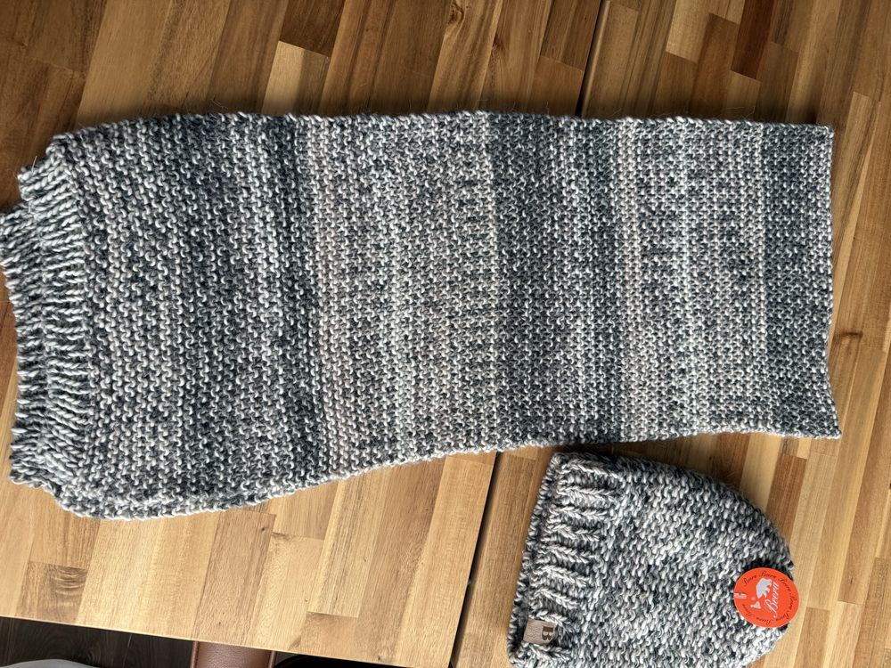 Szara czapka i szalik beera