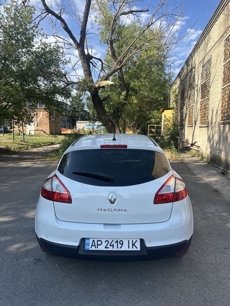 Меган 3   1.6 бензин автомат