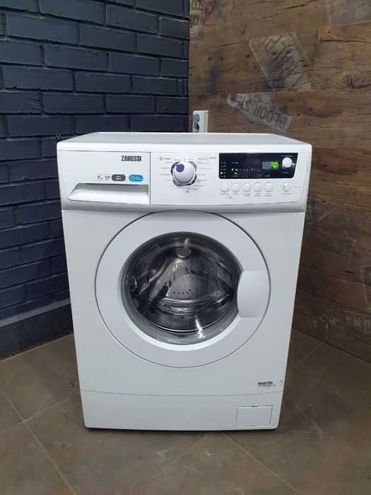 Пральна машина вузька ZANUSSI ZWSH 7121 VS, 7 кг,тиха в роботі,компакт